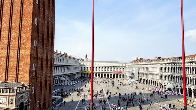 st mark's day in venice - https://unsplash.com/photos/7jnpiLtGi8w