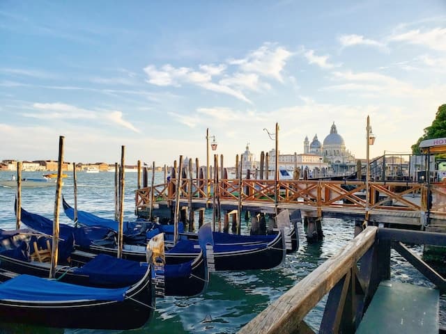 july in venice https://unsplash.com/it/foto/jxLRucTwwsE