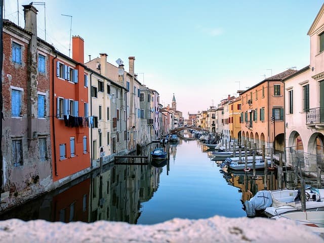 sailing https://pixabay.com/photos/venice-lagoon-bridge-home-4140015/