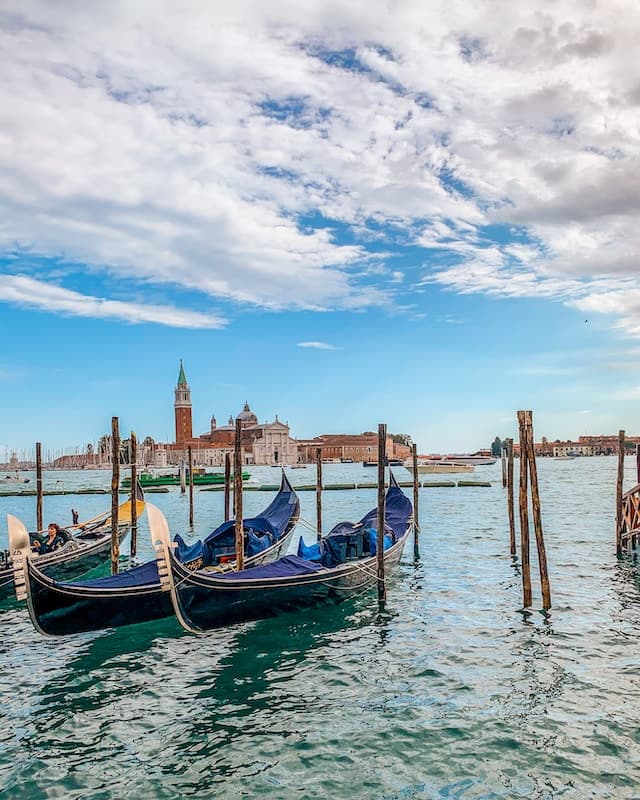 things to do in venice during summer - https://unsplash.com/it/foto/A-TMES_YzQ4