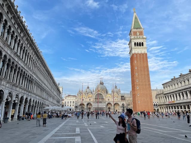 venice for the first time https://unsplash.com/it/foto/URC9Q7n1qxE