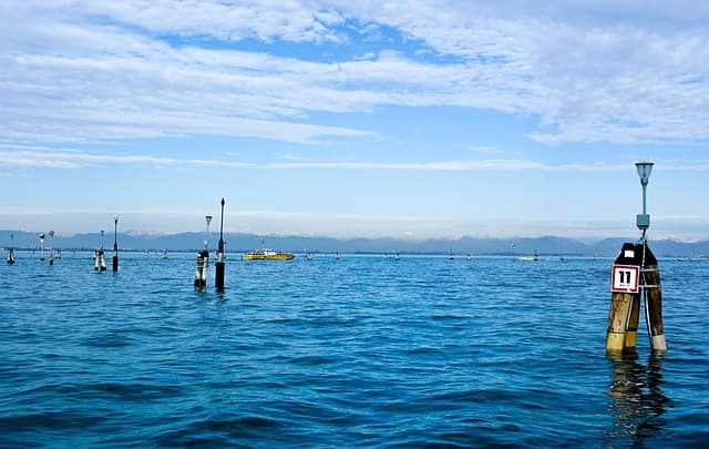 venice outdoor https://pixabay.com/photos/italy-venice-venezia-lagoon-sea-1844124/