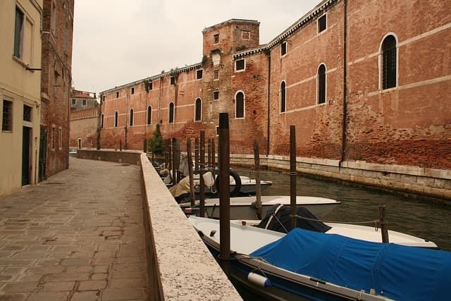 facts about venice: view of the arsenal https://pixabay.com/ko/photos/