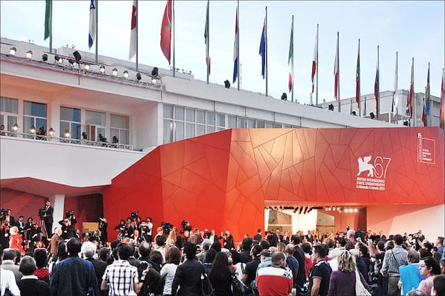 venice film festival dalbera from Paris, France, CC BY 2.0 <https://creativecommons.org/licenses/by/2.0>, via Wikimedia Commons