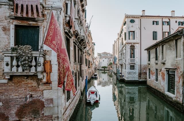 venice accessible itineraries https://unsplash.com/it/foto/IT-08y6jQ1E