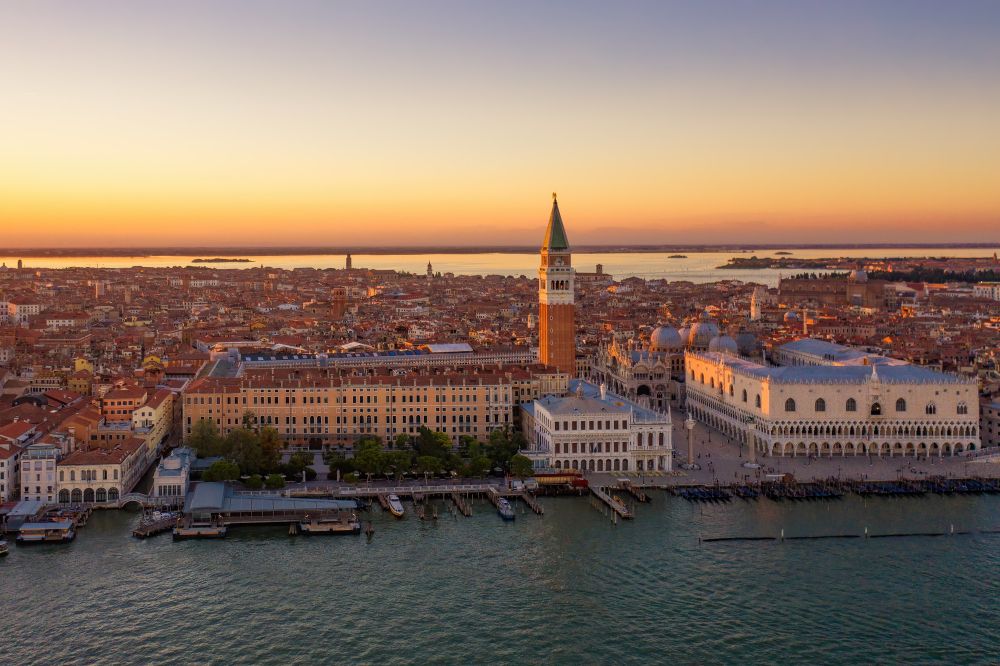 In Venice there are more beds for tourists than for residents.