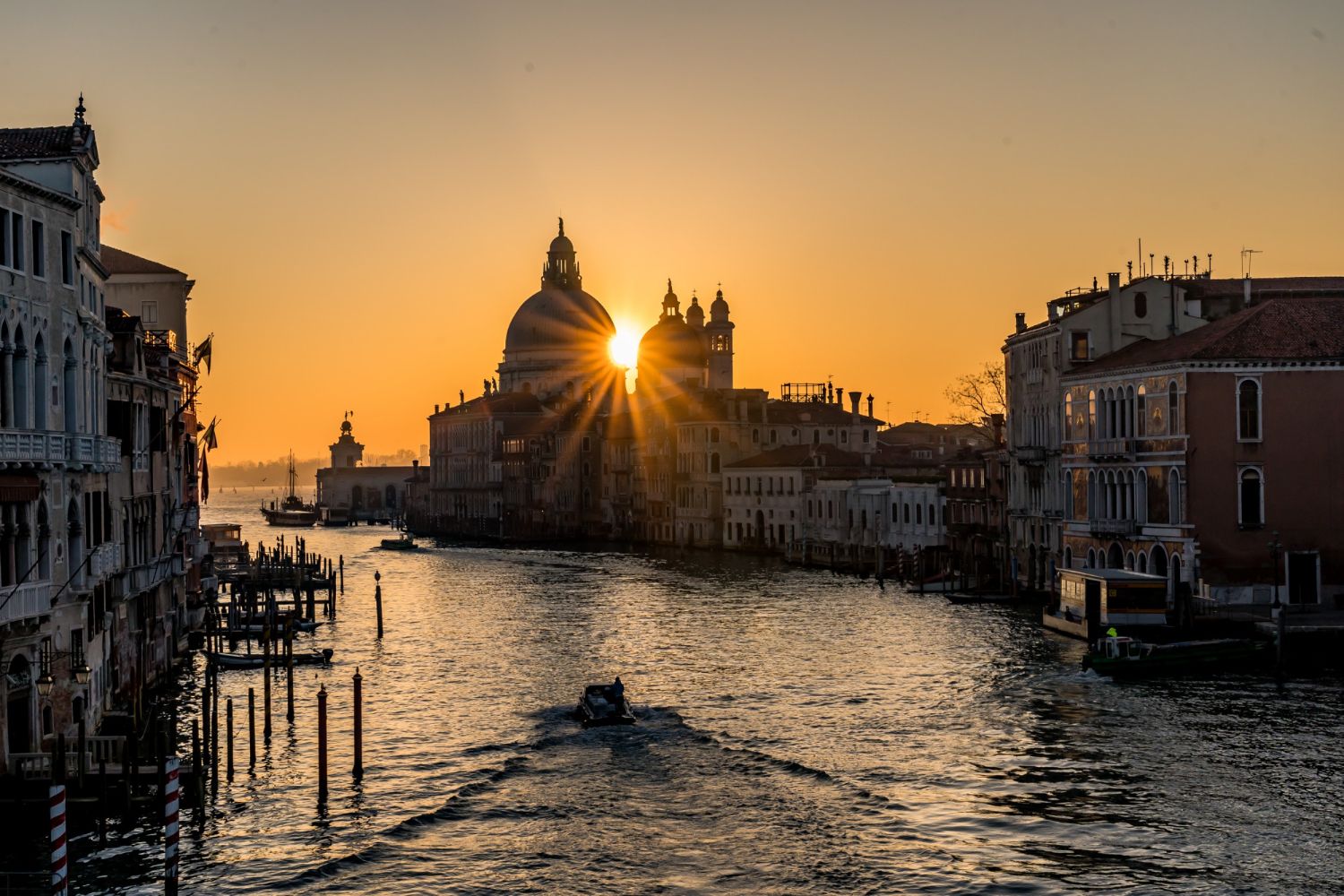 100000 arrivals on first day of Venice ticket
