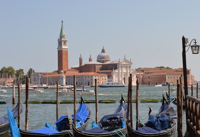 Best gondola tours Venice