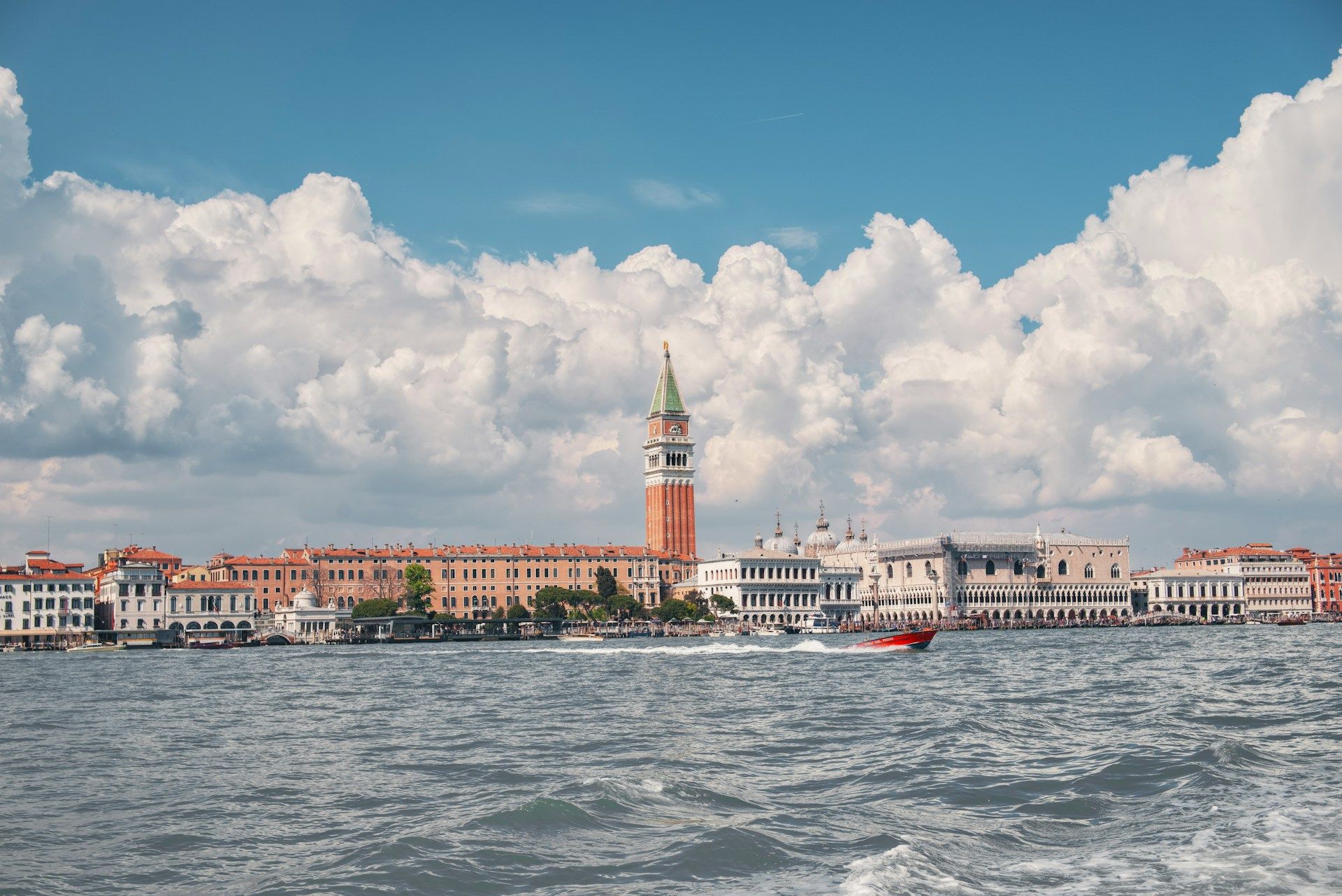 Venice's New Mayor Proposes €50 Entry Fee