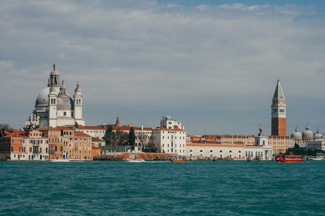 How Far is Venice from Rome