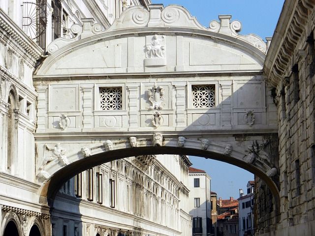 The Bridge of Sighs in Venice: History, Architecture, Tips & More
