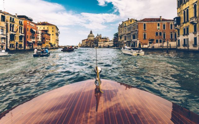 Tipping in Venice: a guide to the local tipping etiquette