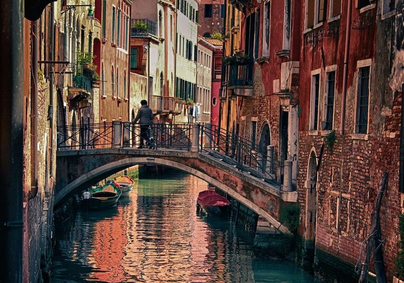 Tourist groups of 25 people in Venice: new rules and limits