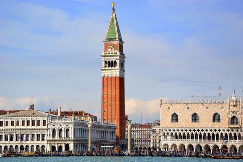 Tomb under St Mark's Square in Venice: could be from the Middle Ages! The discovery