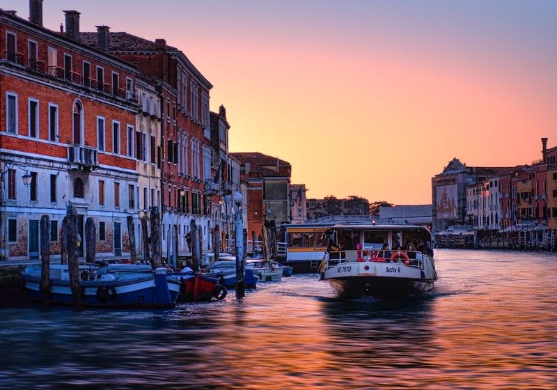 Risk stop Venice cruises